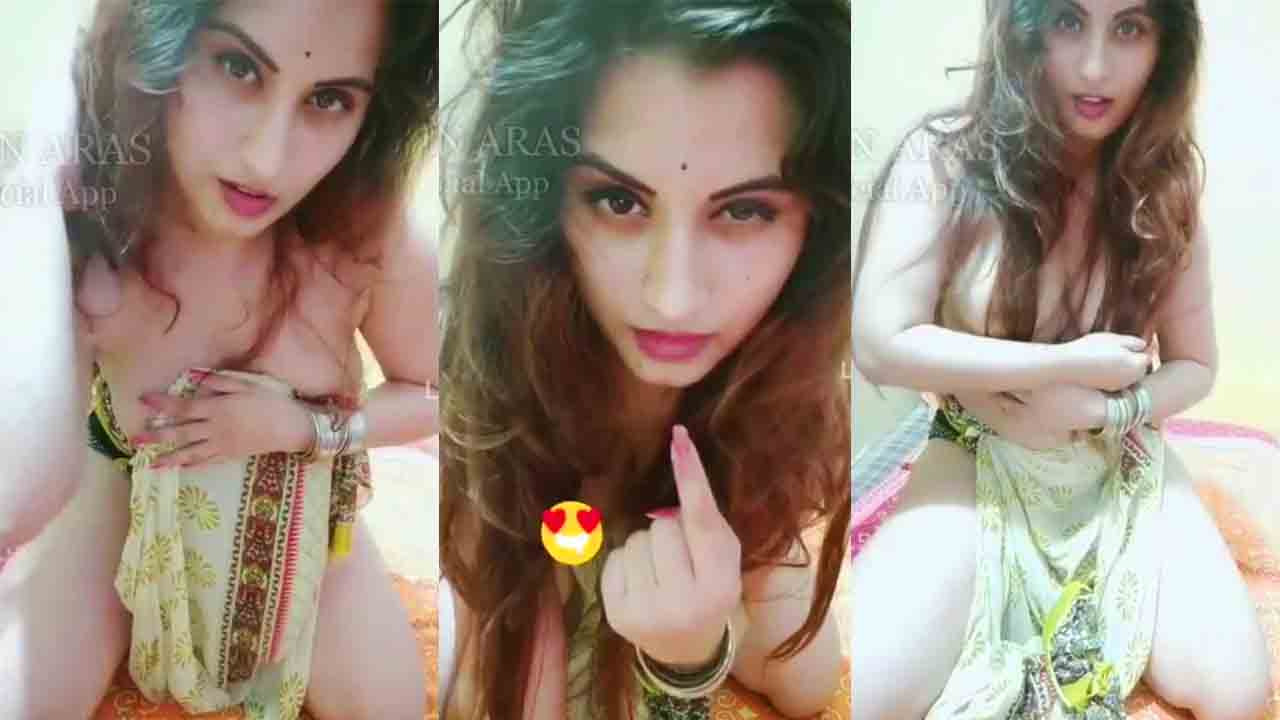 Gunjan Aras Expose Her Nude Boobs For Fans With Kiss Boobs